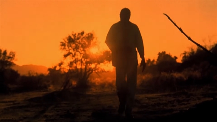 夕日の元、彷徨う「溶解人間」