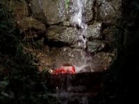 「溶解人間」滝つぼに落ちる生首